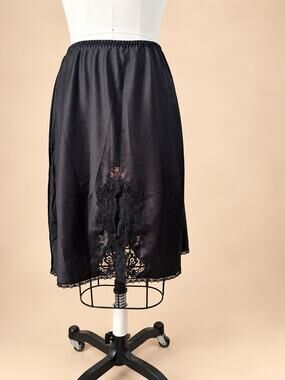 Vintage 90s Barbizon Black Half Slip Skirt M Lace Trim Embroidered Lingerie
